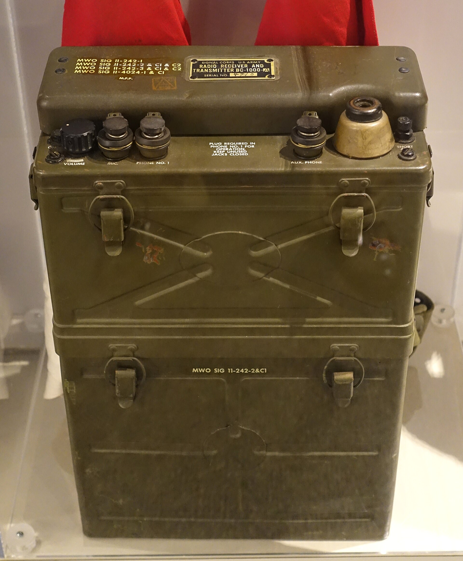 Motorola SCR-300 backpack radio, 1940