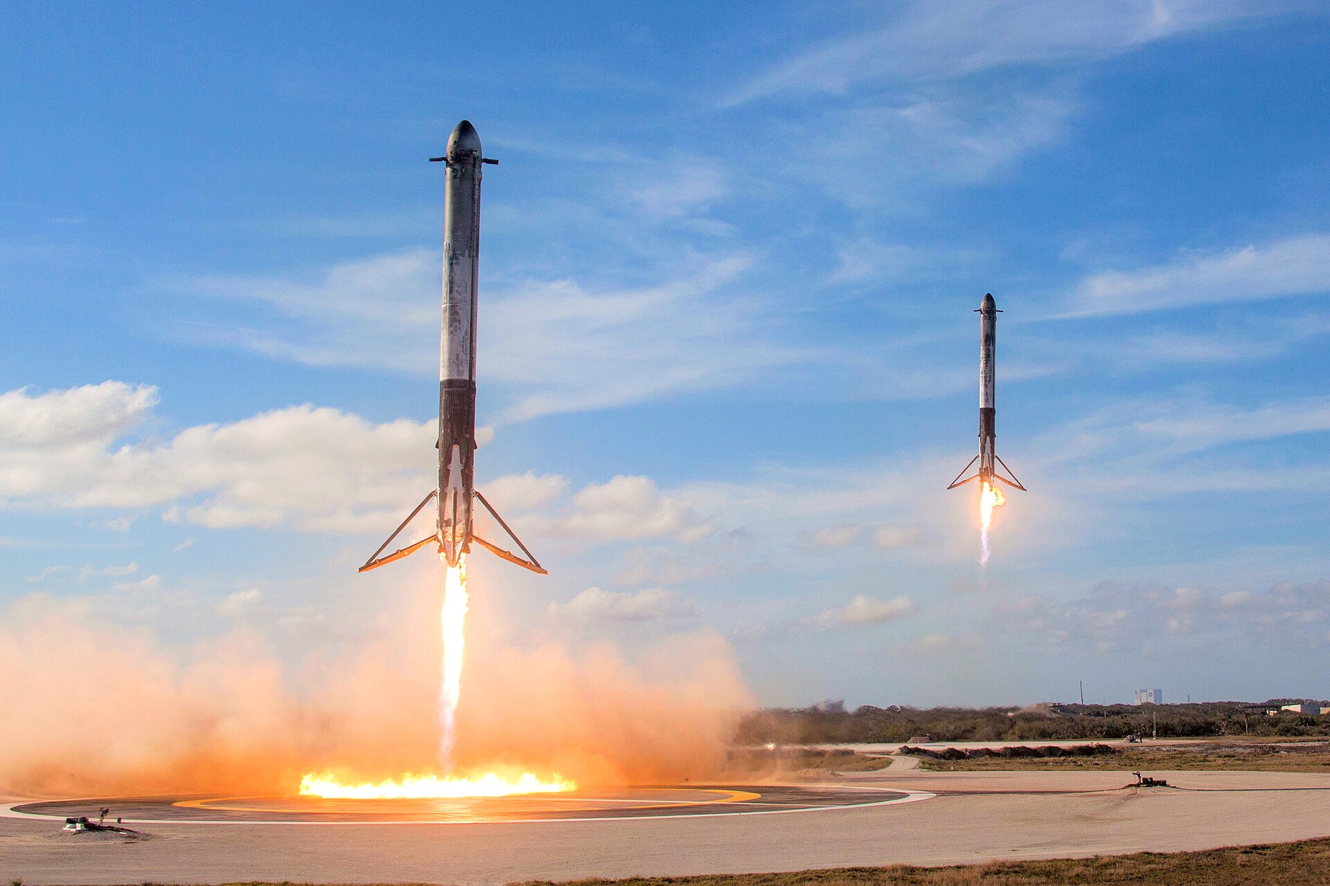 Falcon Heavy side boosters landing at LZ-1 and LZ-2, February 2018
